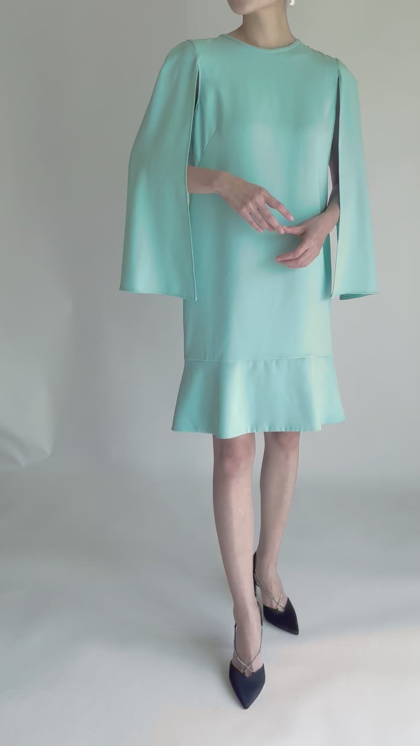 Elisabetta Franchi 結婚式・パーティードレス｜ライトブルーのケープ