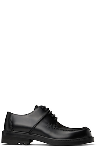 Dries Van Notenのブラック レザー ダービーがセール中
