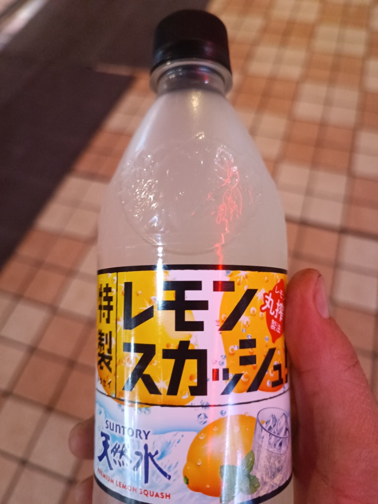 サントリー天然水 ＼爆買／サントリー 特製レモンスカッシュ 500ml