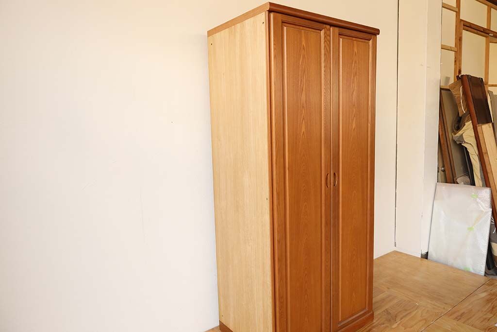 R0579:3枚扉の婚礼タンスを2枚扉分にリサイズし使い勝手も良く