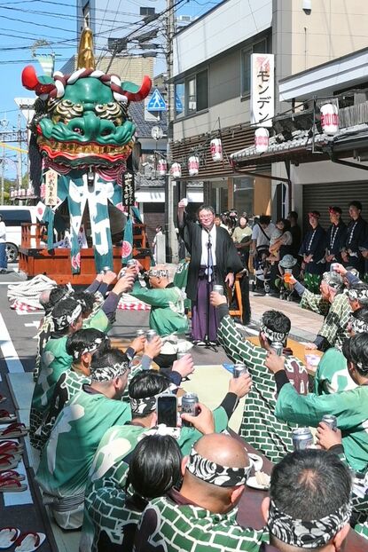動画】創建200年、「青獅子」巡行 唐津くんち2番曳山 カブカブ獅子で