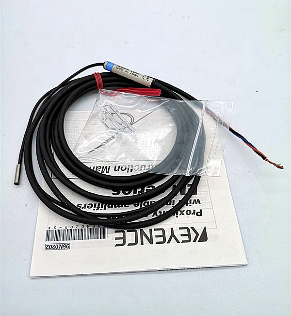 KEYENCE EM-030 NPN Proximity Sensor with In-Cable Amplifier