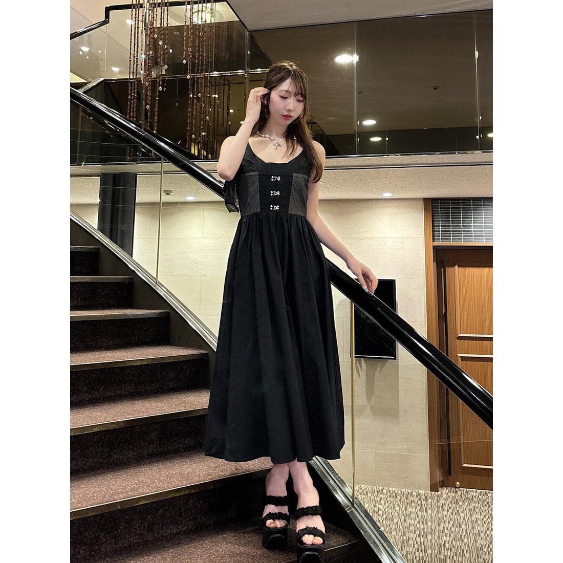 ダーリッチ Darich サテンプラットフォームサンダル （ブラック