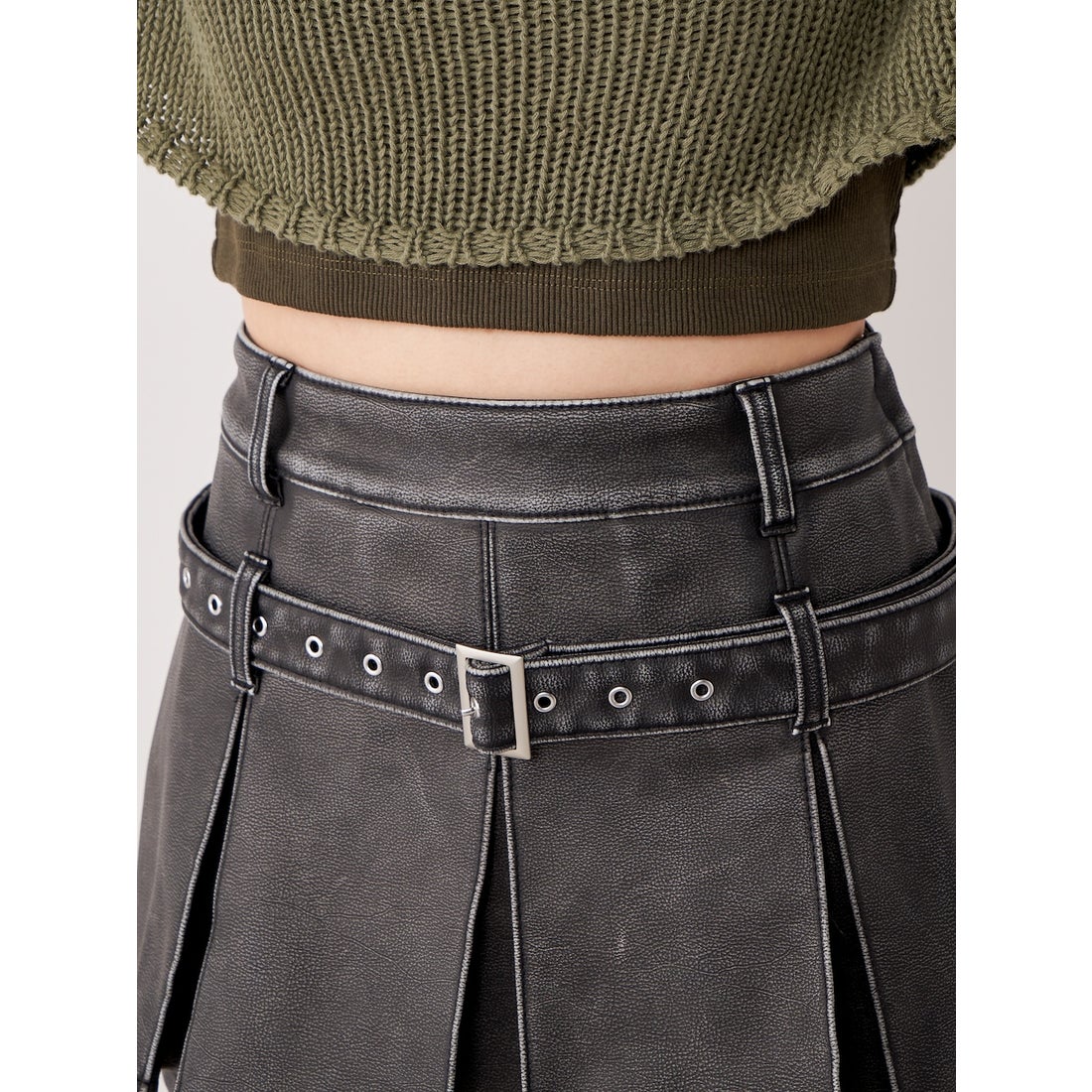 ダーリッチ Darich アンティークレザープリーツショートパンツ