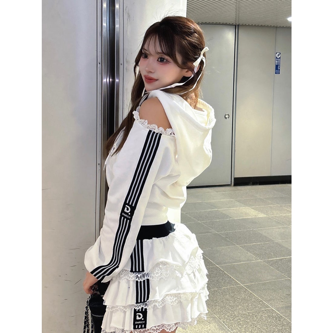 ダーリッチ Darich ガーリースポーティスウェットトップス （ホワイト