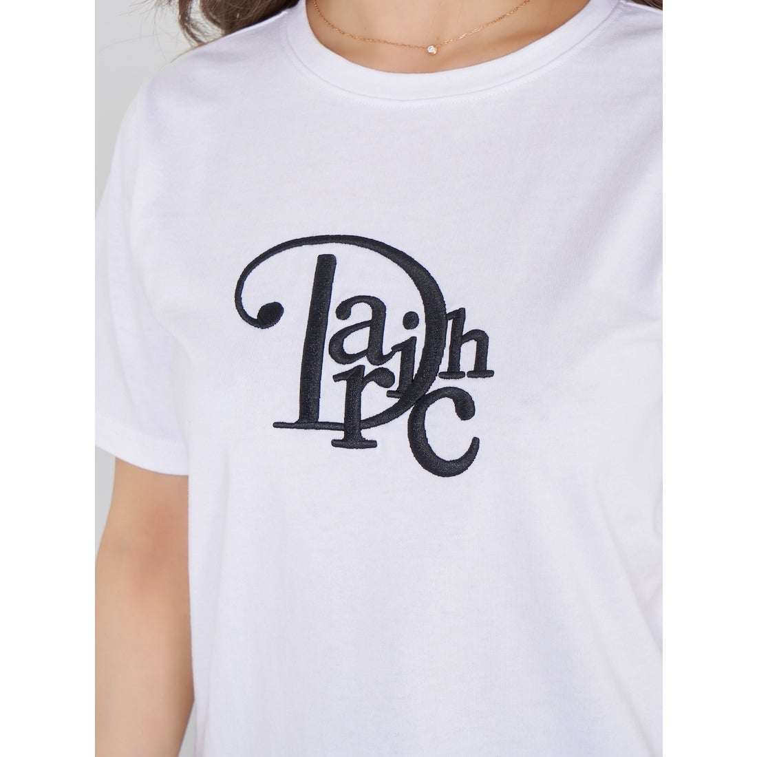 ダーリッチ Darich モノグラムTシャツ （ホワイト） -靴＆ファッション