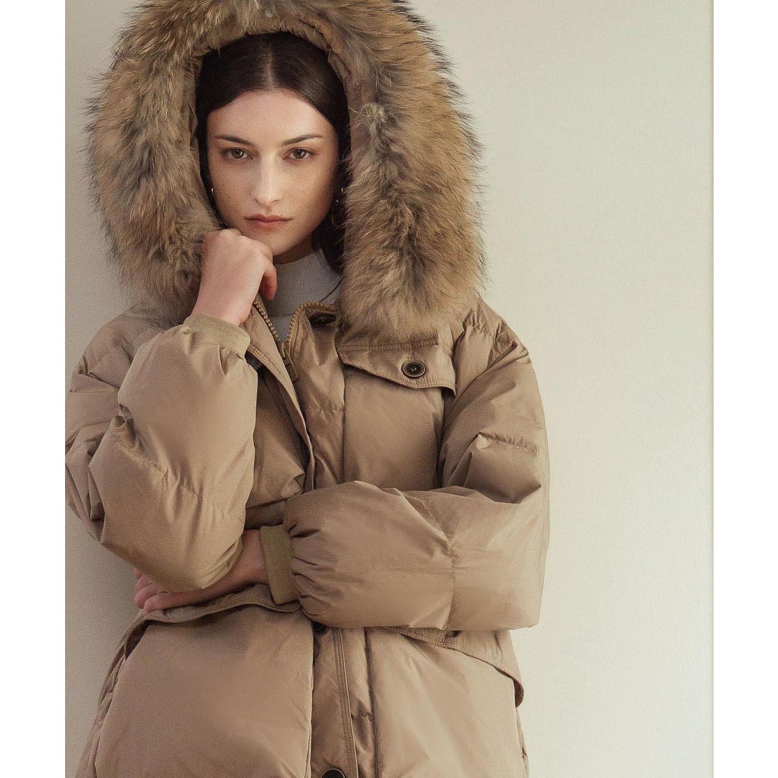 フロリア Flolia ラクーンファー付き 軽量 フーデッド ダウンコート