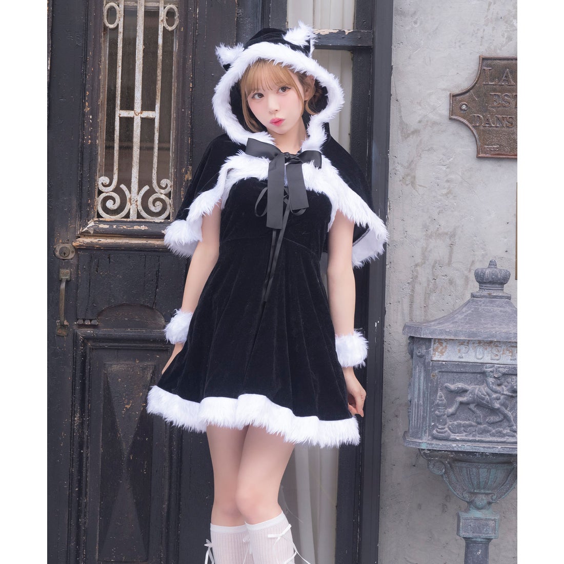 ティカ Tika サンタコス 4点set ケープ付きふわふわファーレースアップ