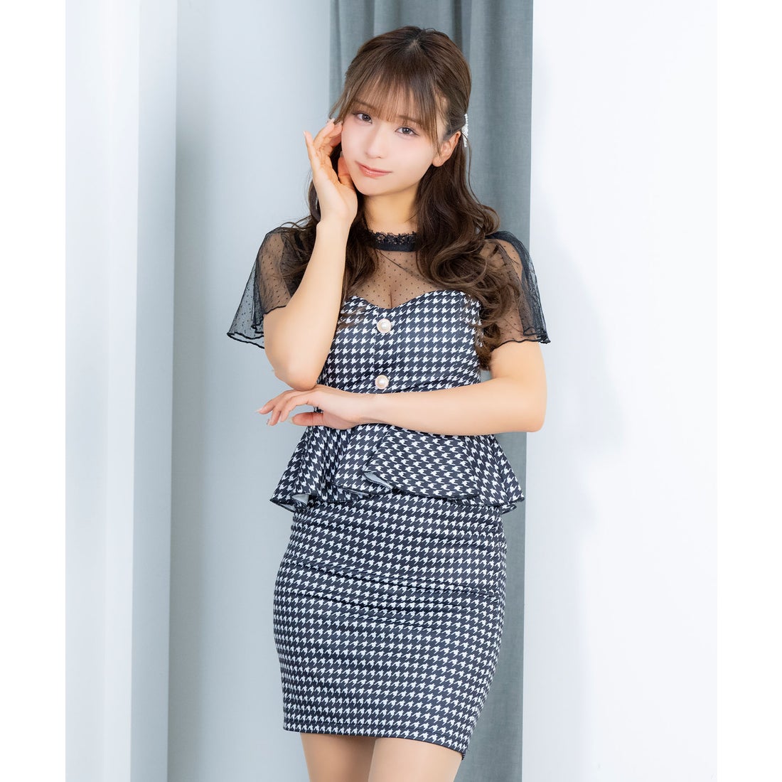 ティカ Tika キャバドレス シアーハイネック千鳥格子柄ペプラム