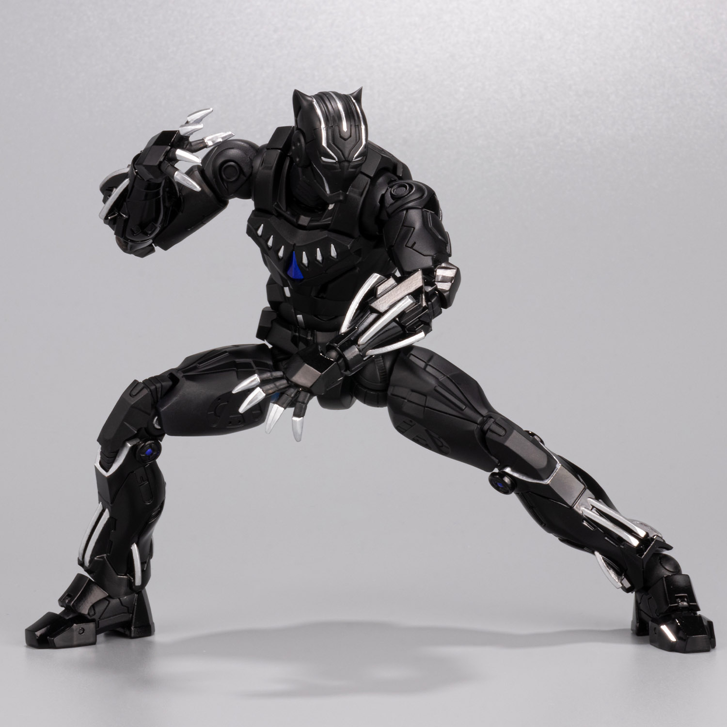 ファイティングアーマー ブラックパンサー – 株式会社千値練 ー