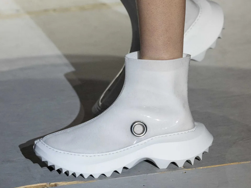 Comme des Garçons' Dazzling Spring 2025 Show Debuted New Phileo