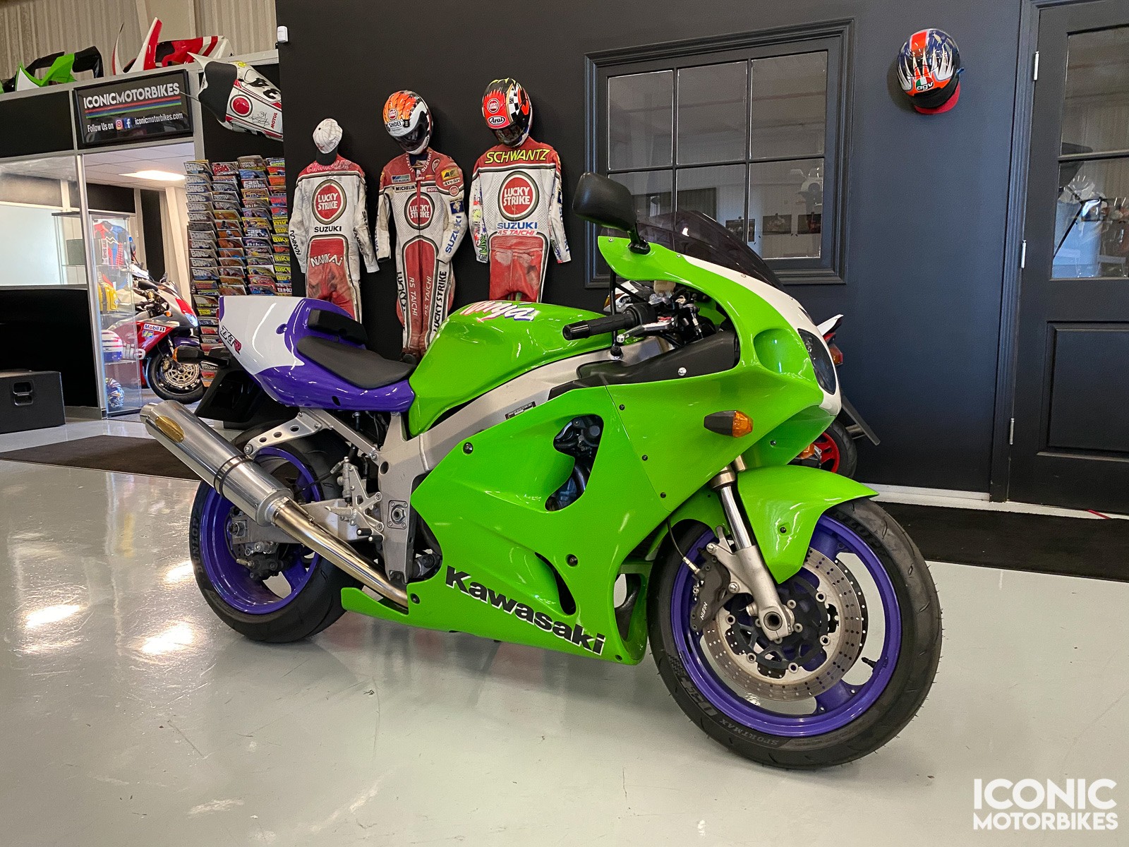 12K-Mile 1996 Kawasaki ZX-7RR Ninja Boasts Top-Notch Aftermarket