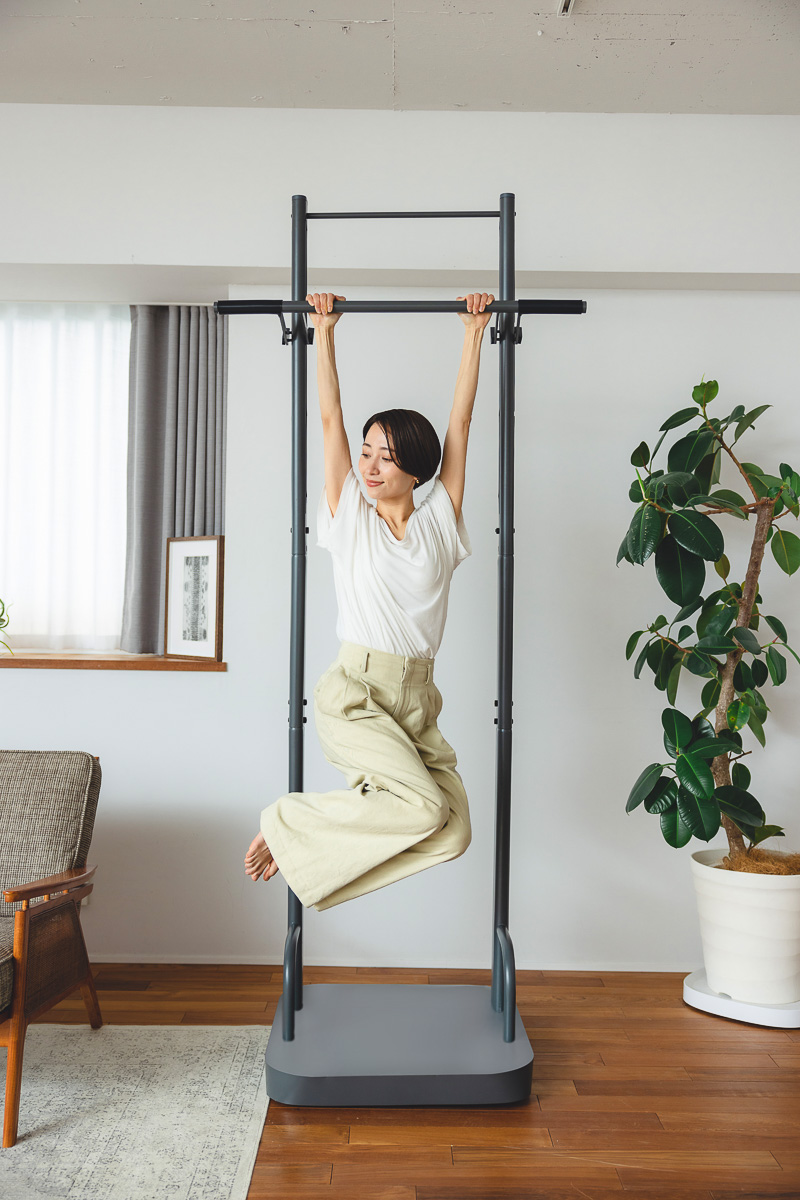 ぶら下がり健康器”も令和の新製品はスタイリッシュ！ぶら下がらない時