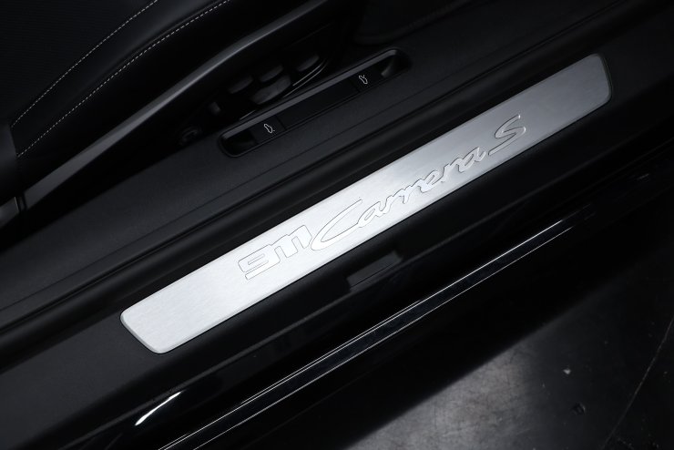 ポルシェ 911(Type992) Carrera S PDK 1オーナー 有償色 スポーツ