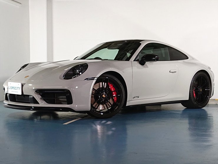 ポルシェ 911(Type992) カレラ GTS 7MT 有償色 電動ガラスサンルーフ