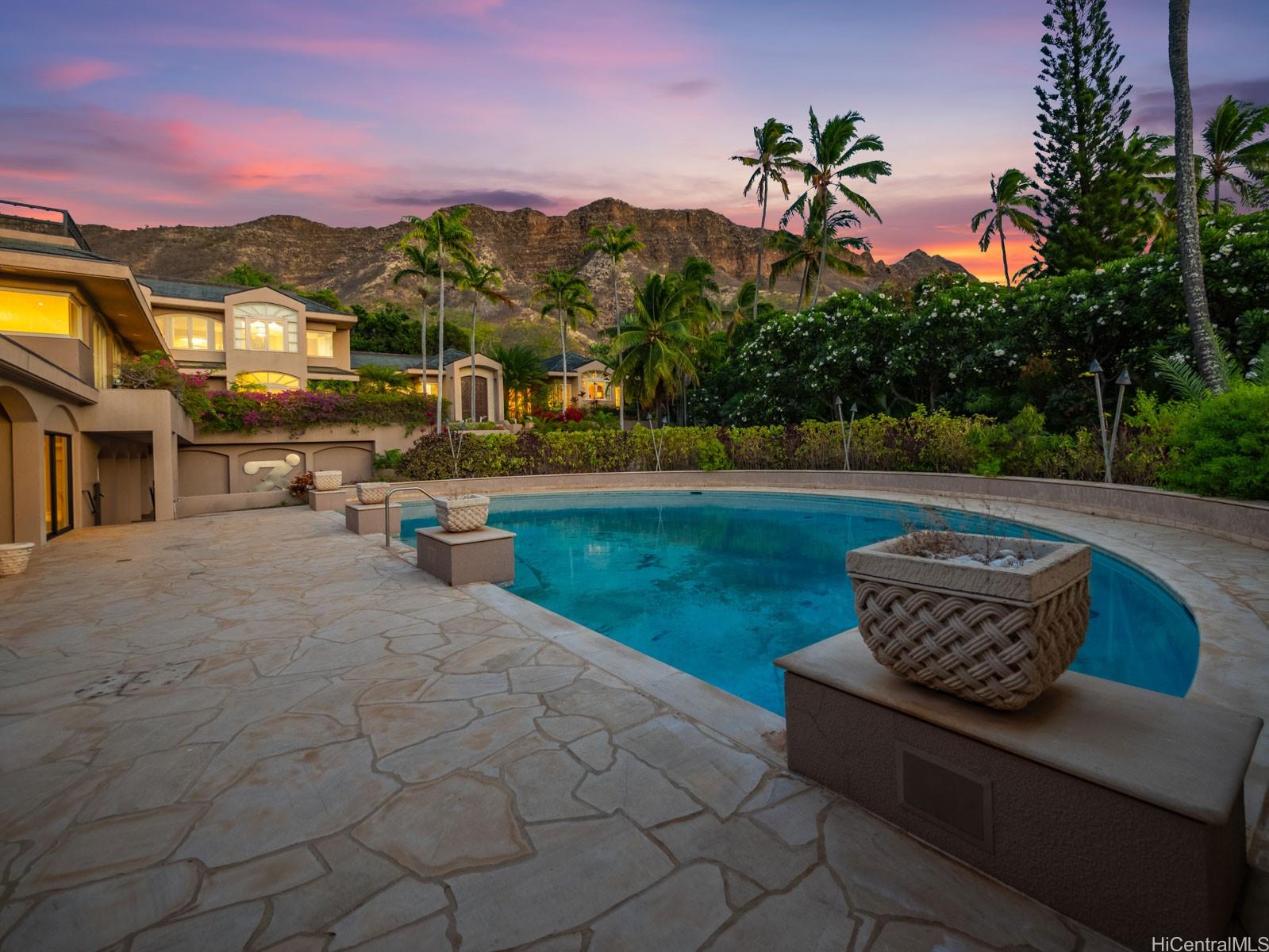 3239 Noela Dr