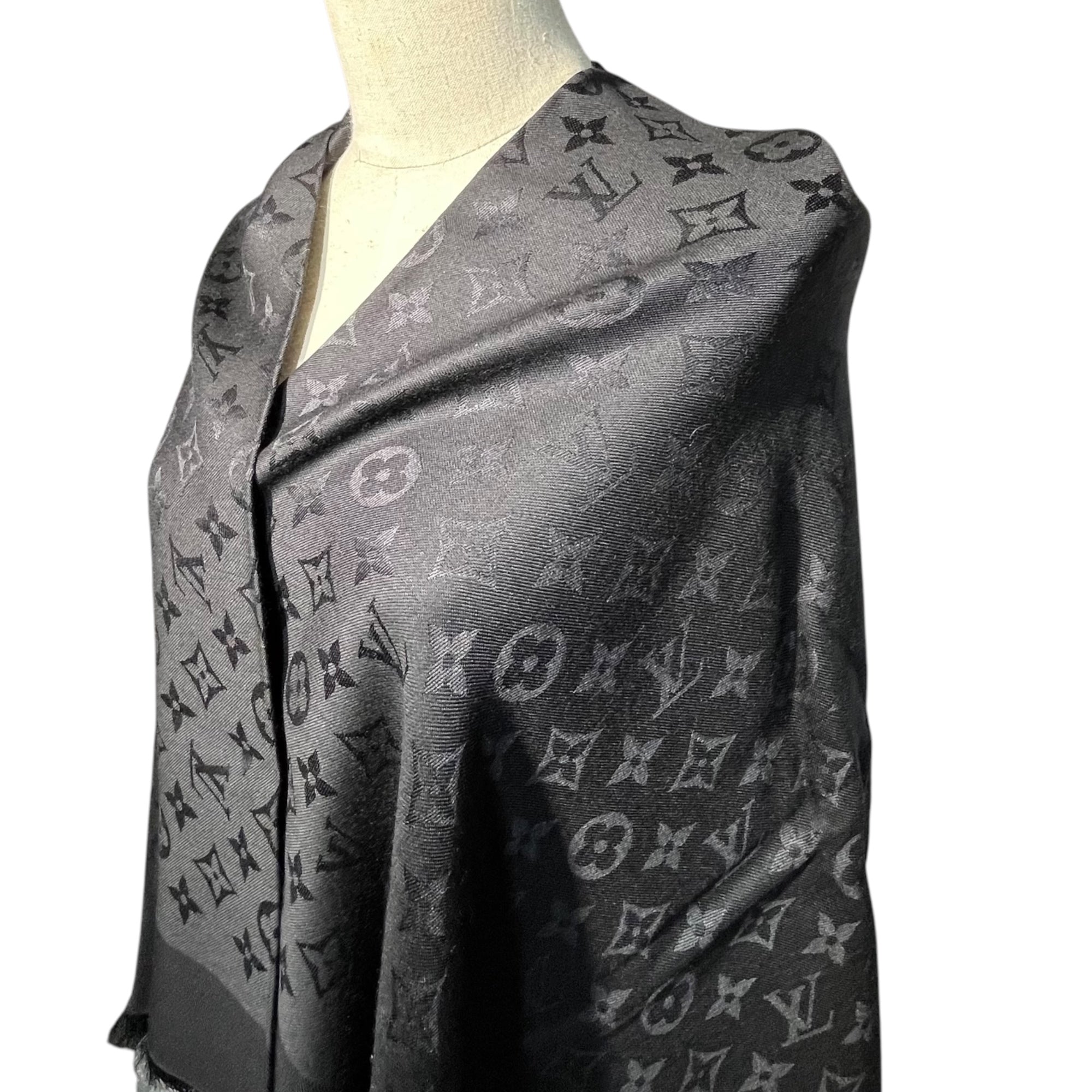 LOUIS VUITTON(ルイヴィトン) Shawl monogram ショール・モノグラム