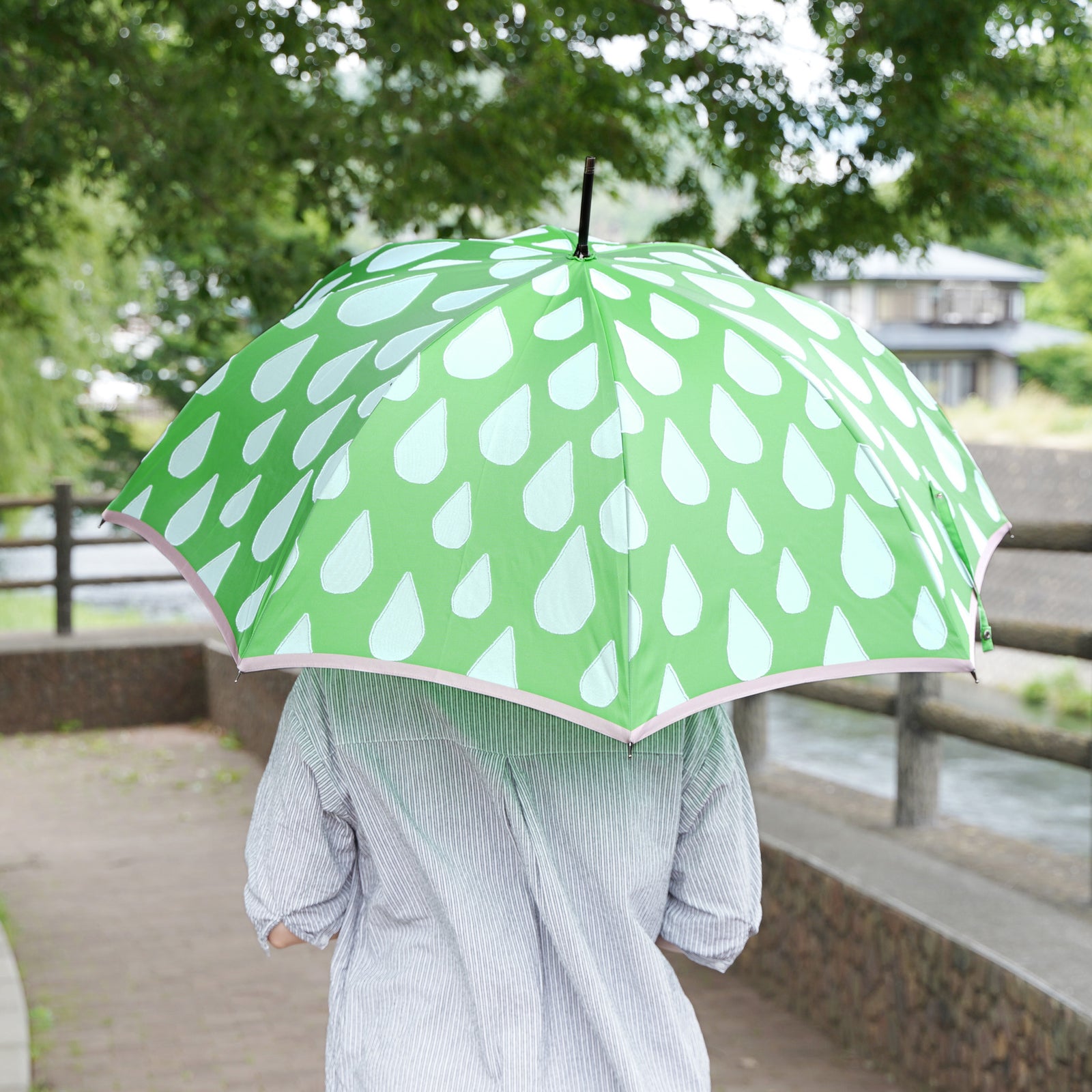 雨の日を明るく彩るレディース長傘！晴雨兼用雨傘8本骨60cm