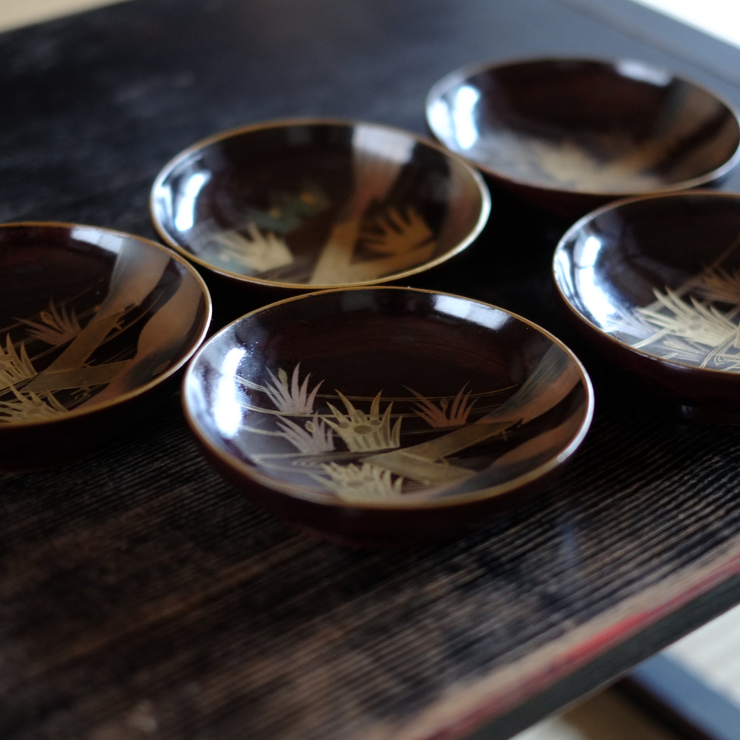 時代 八つ橋図金蒔絵 縁金溜塗 菓子皿 5客セット (明治期頃) – 逢季荘