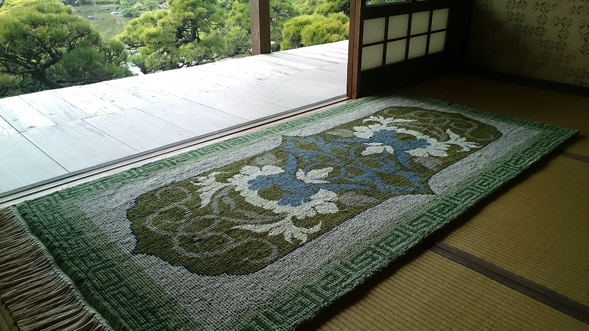 牡丹唐草七宝 縁二重雷文 「Botankarakusashippo Fuchinijuraimon