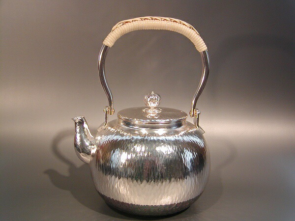 楽天市場】秀峰堂作 銀瓶 丸型五合 湯沸 銀仕上げ 茶器 : お茶茶道具十菱