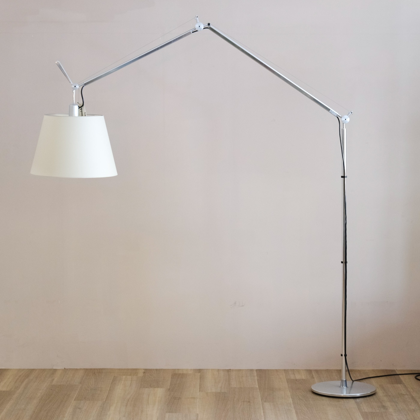 トロメオ メガ テッラ スタンドライト | アルテミデ(artemide