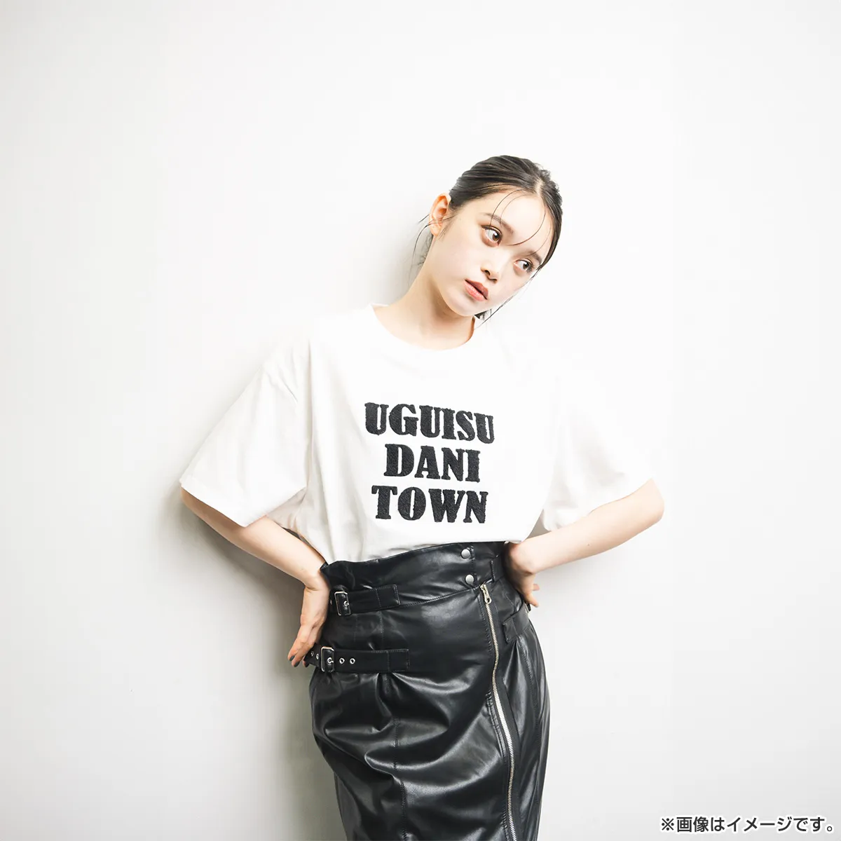ベイビーわるきゅーれ エブリデイ！ UGUISUDANI Tシャツ（ANNASUI NYC