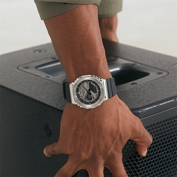 G-SHOCK シルバー メタルベゼル GM-2100-1AJF メンズ 電池式 アナデジ