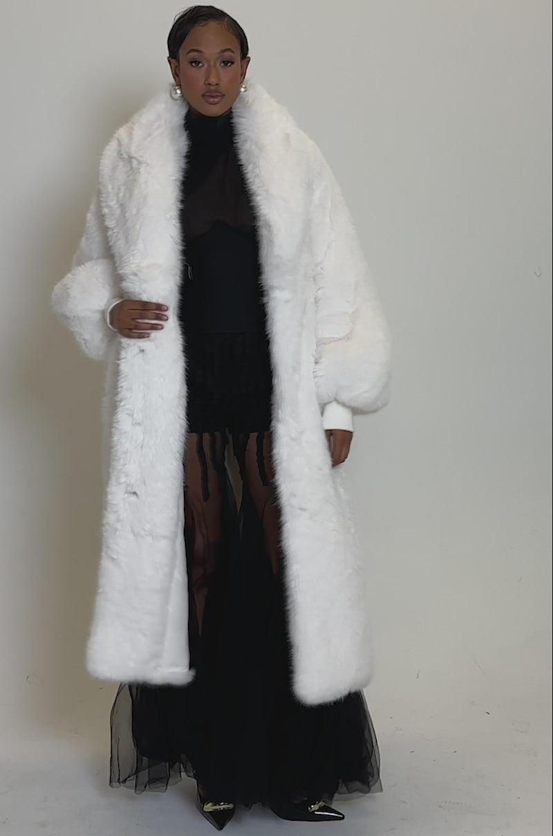 TSUNAMI FAUX FUR COAT IN WHITE – AKIRA