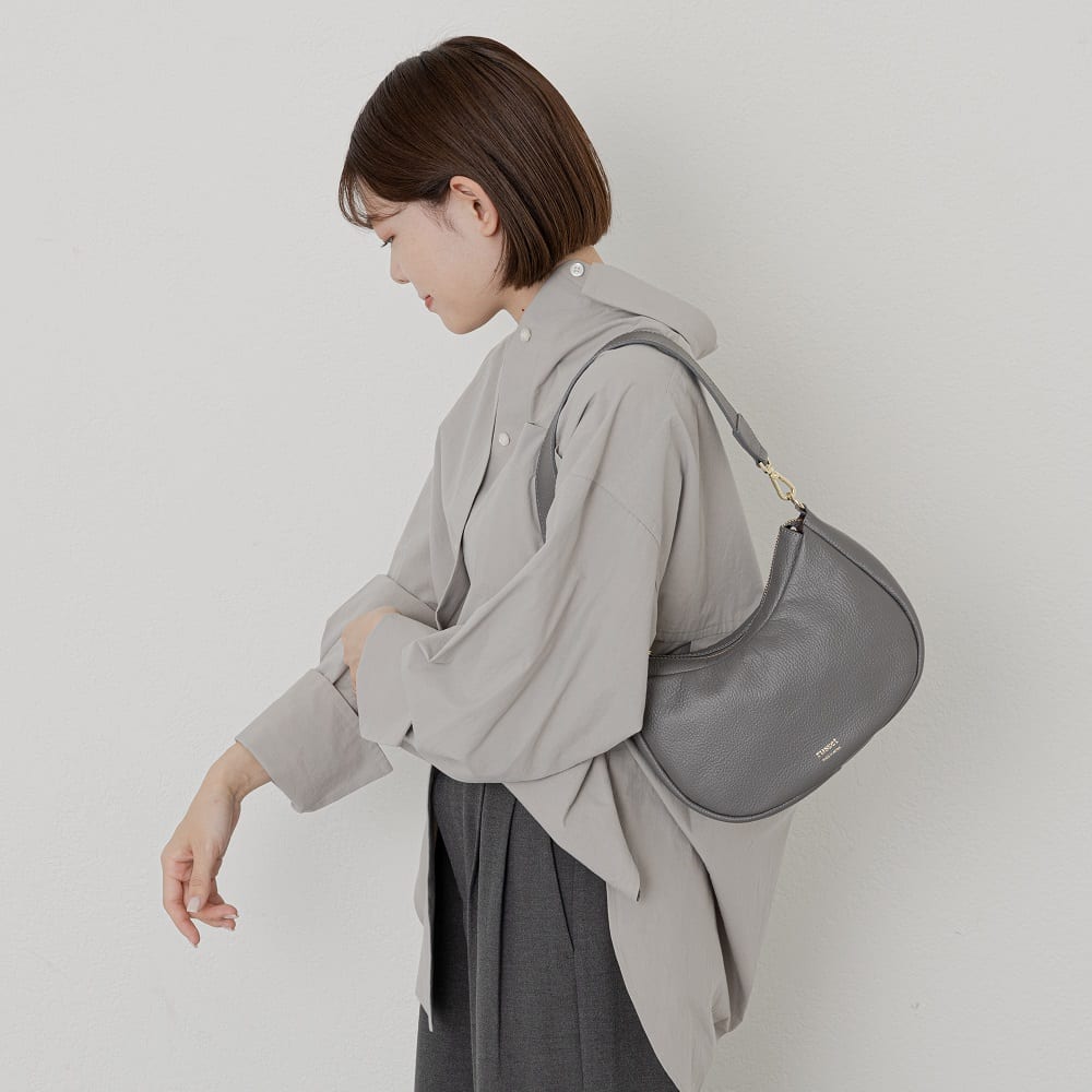 人気》ハーフムーンワンショルダー、新色追加。 | russet | 松坂屋