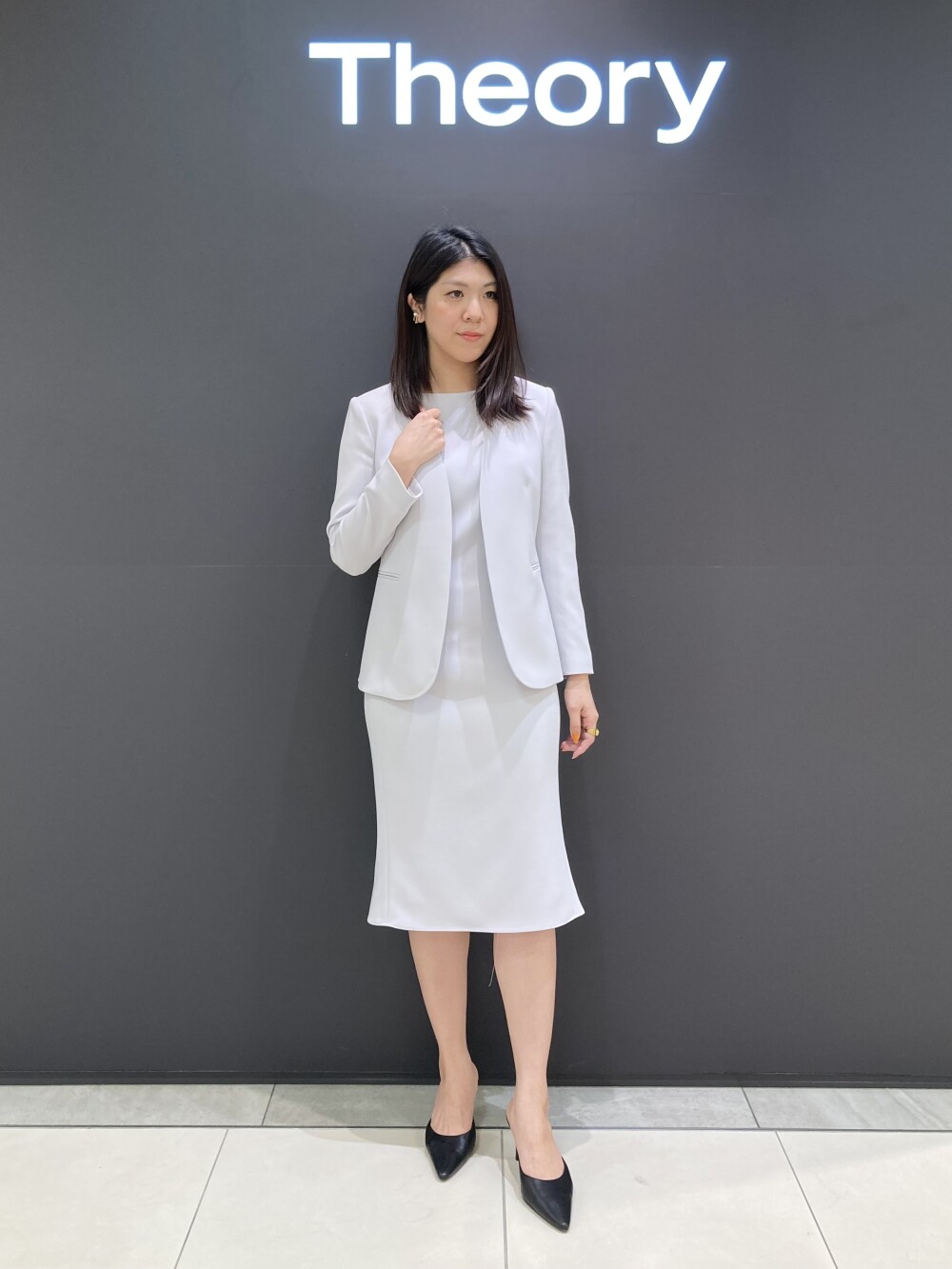 新色入荷】セレモニーに人気ワンピーススーツスタイル | セオリー