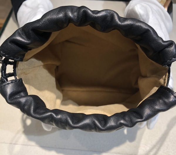 クラス感漂うラムレザー巾着 | ガンゾ | 大丸神戸店公式 SHOP BLOG