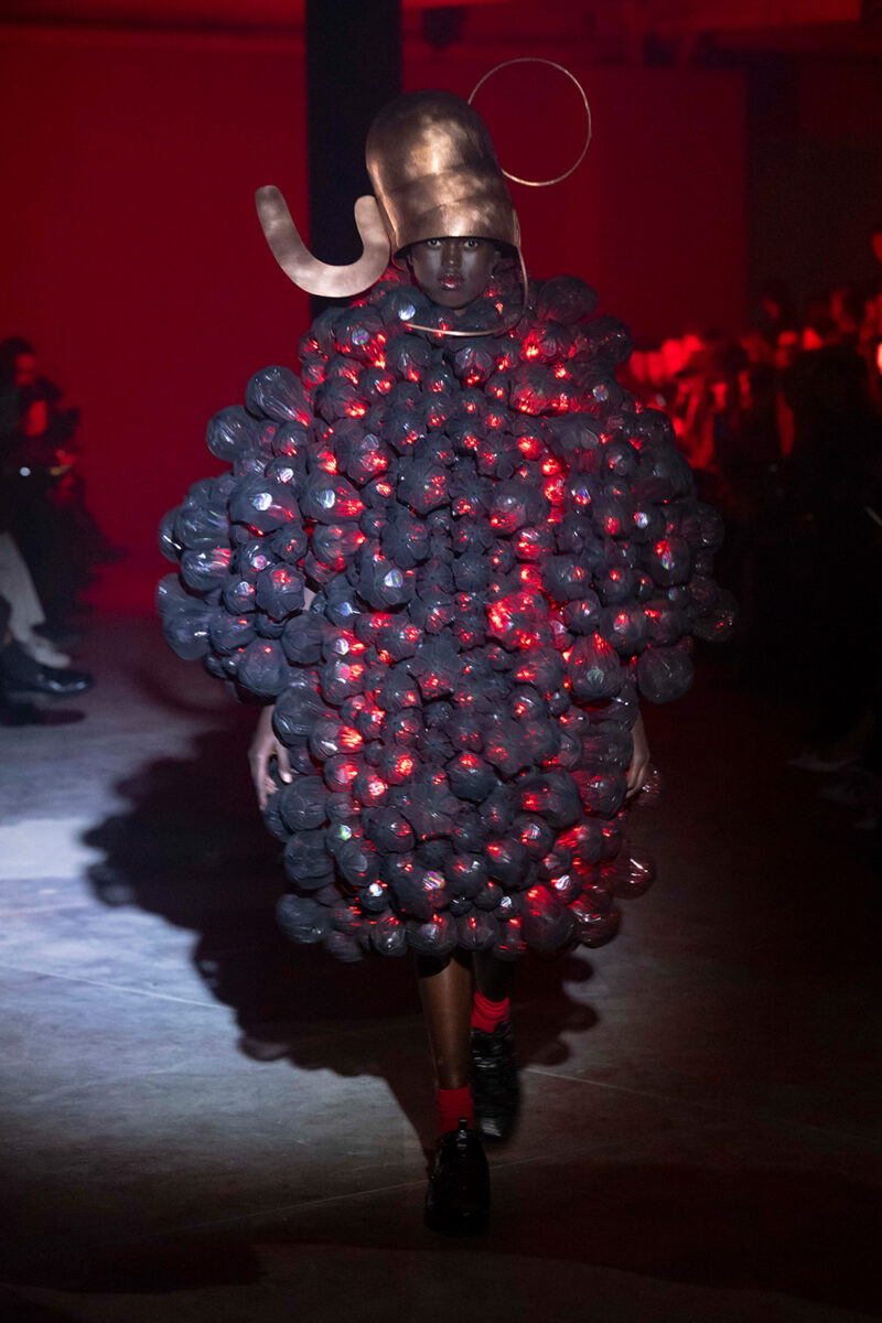 ノワール ケイ ニノミヤ（NOIR KEI NINOMIYA）のキーワードは「ダーク
