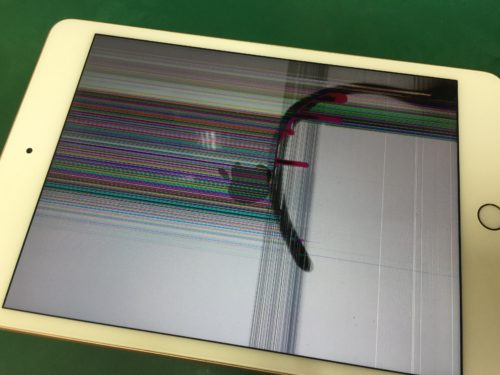 岩手県からiPad mini 5 の液晶に縦線や黒いシミが出ている状態 - FLAT大宮