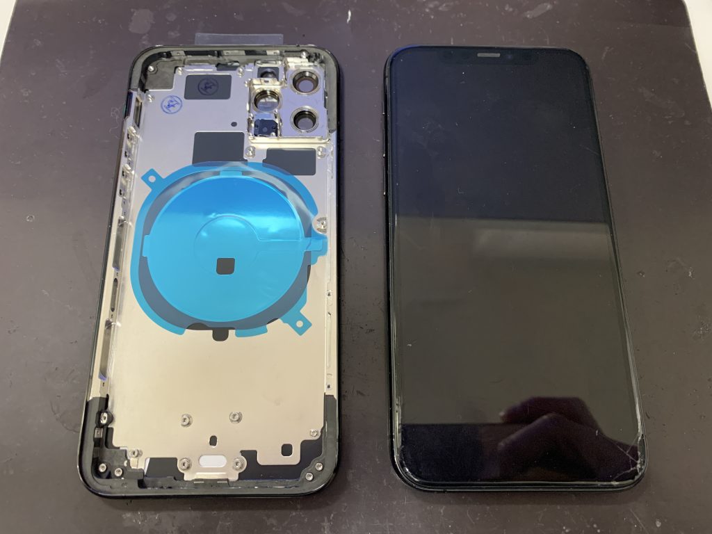 iPhone11Pro】 割れたバックパネル(背面)も綺麗に交換修理可能です