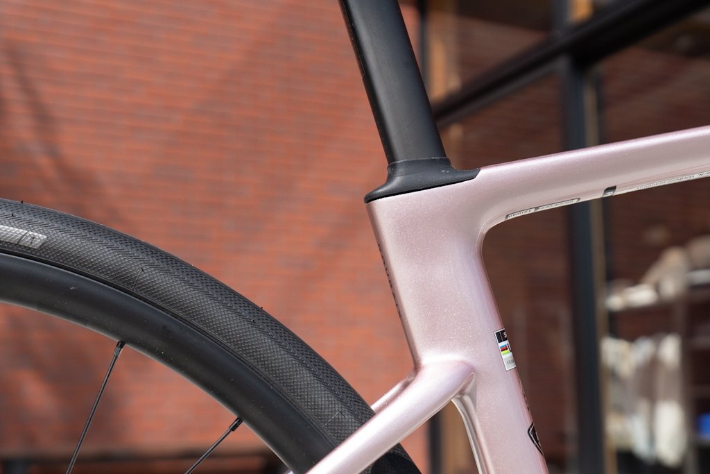 商品紹介】Roubaix SL8 Sport 52サイズ新色が入荷 | スペシャライズド