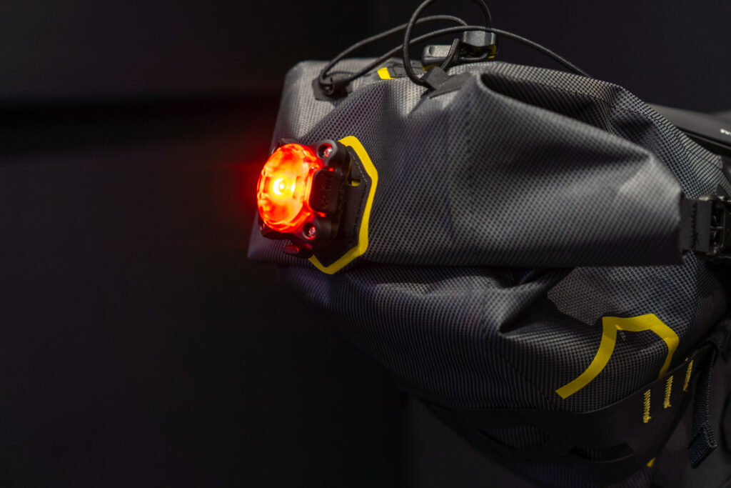 大きなサドルパックに夢を詰め込みどこまでも（Apidura エクスペ