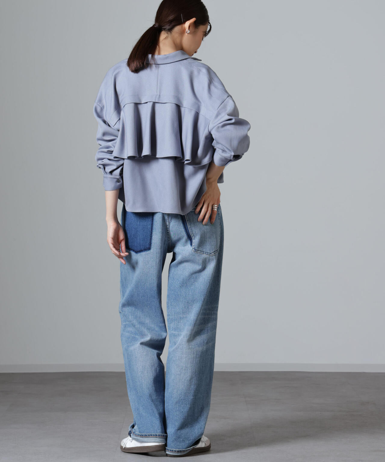 バック コンシャス クロップド シャツ（セットアップ可）