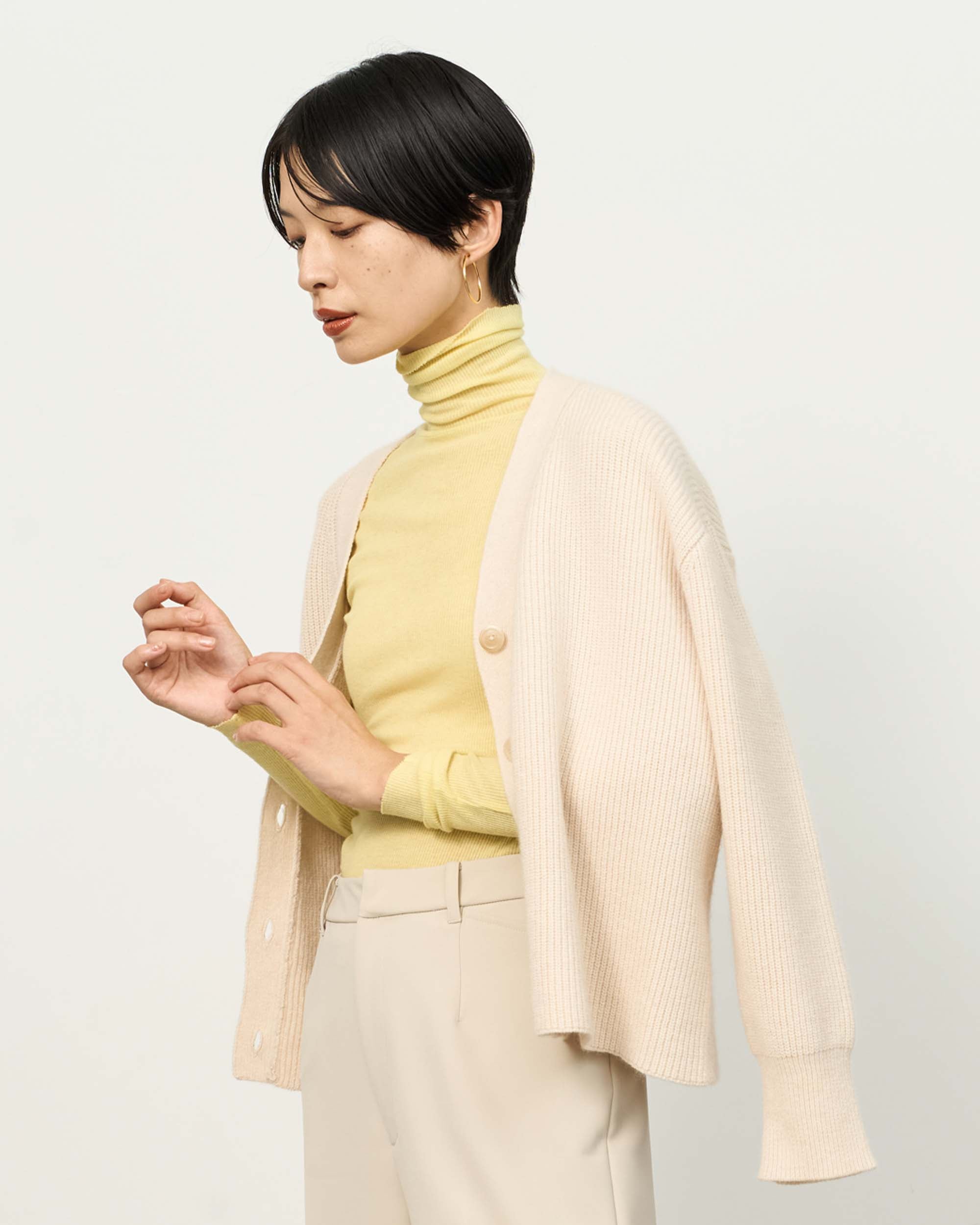 ラクーン混Vネックニットカーディガン - SOÉJU online store｜上質な