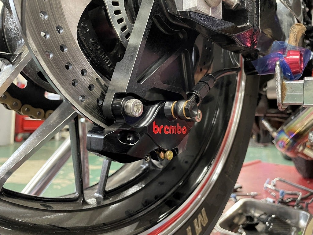 Z900RSリアブレーキキャリパー交換のご紹介！！ | 日本最大級バイク