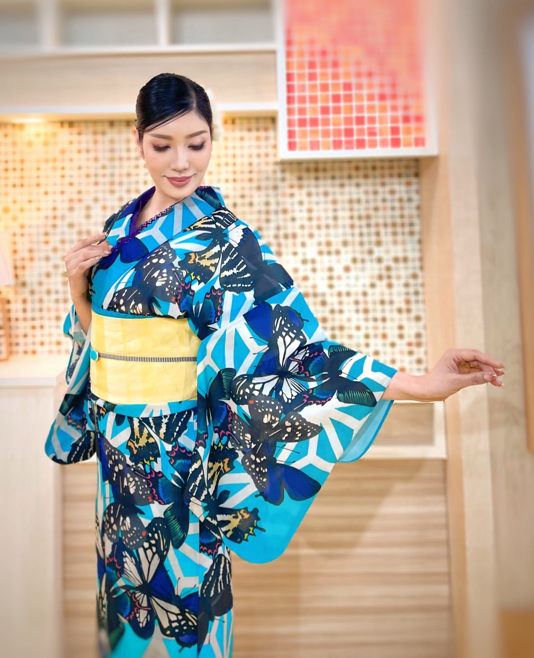 今年初の浴衣！大人カラフルな蝶と花 | AHN MIKA オフィシャルブログ