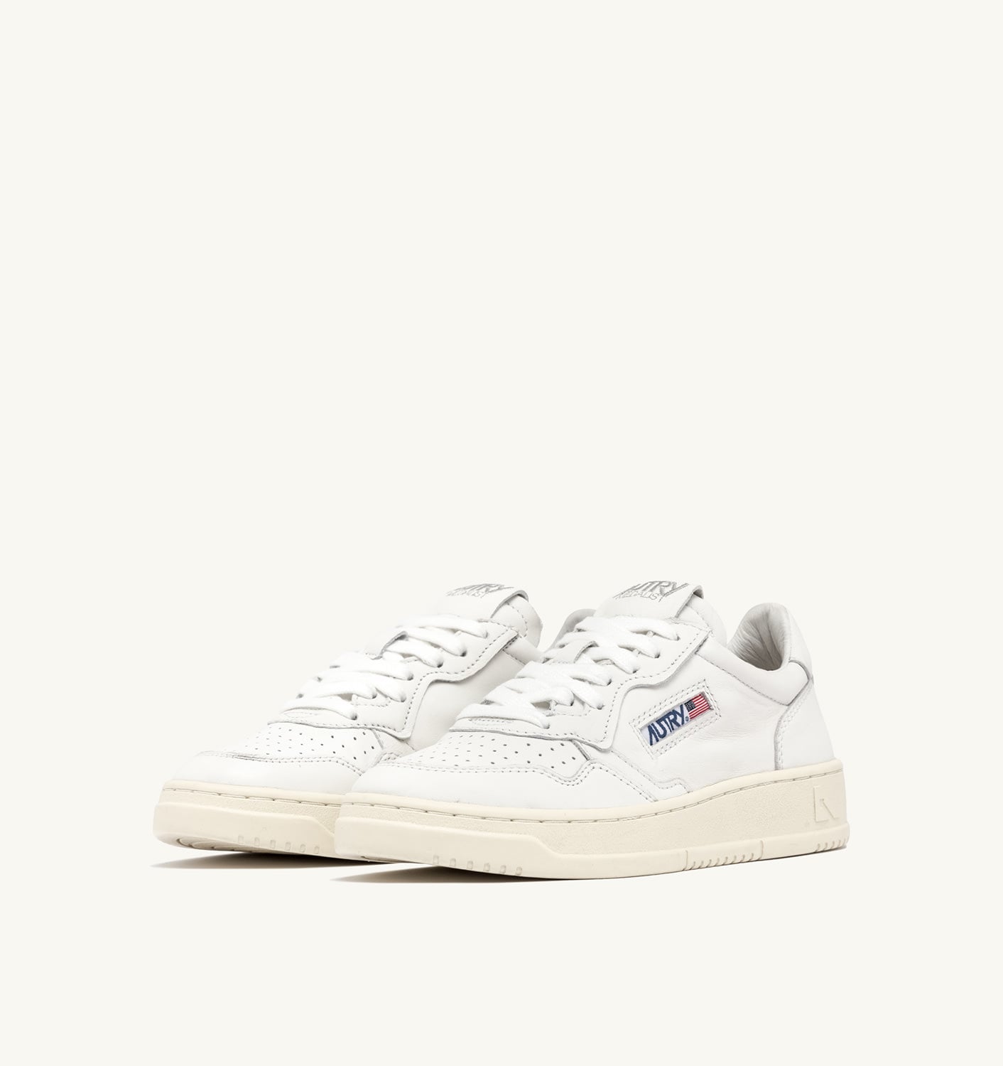 Autry Medalist Low Sneakers In Super-soft White Nappa