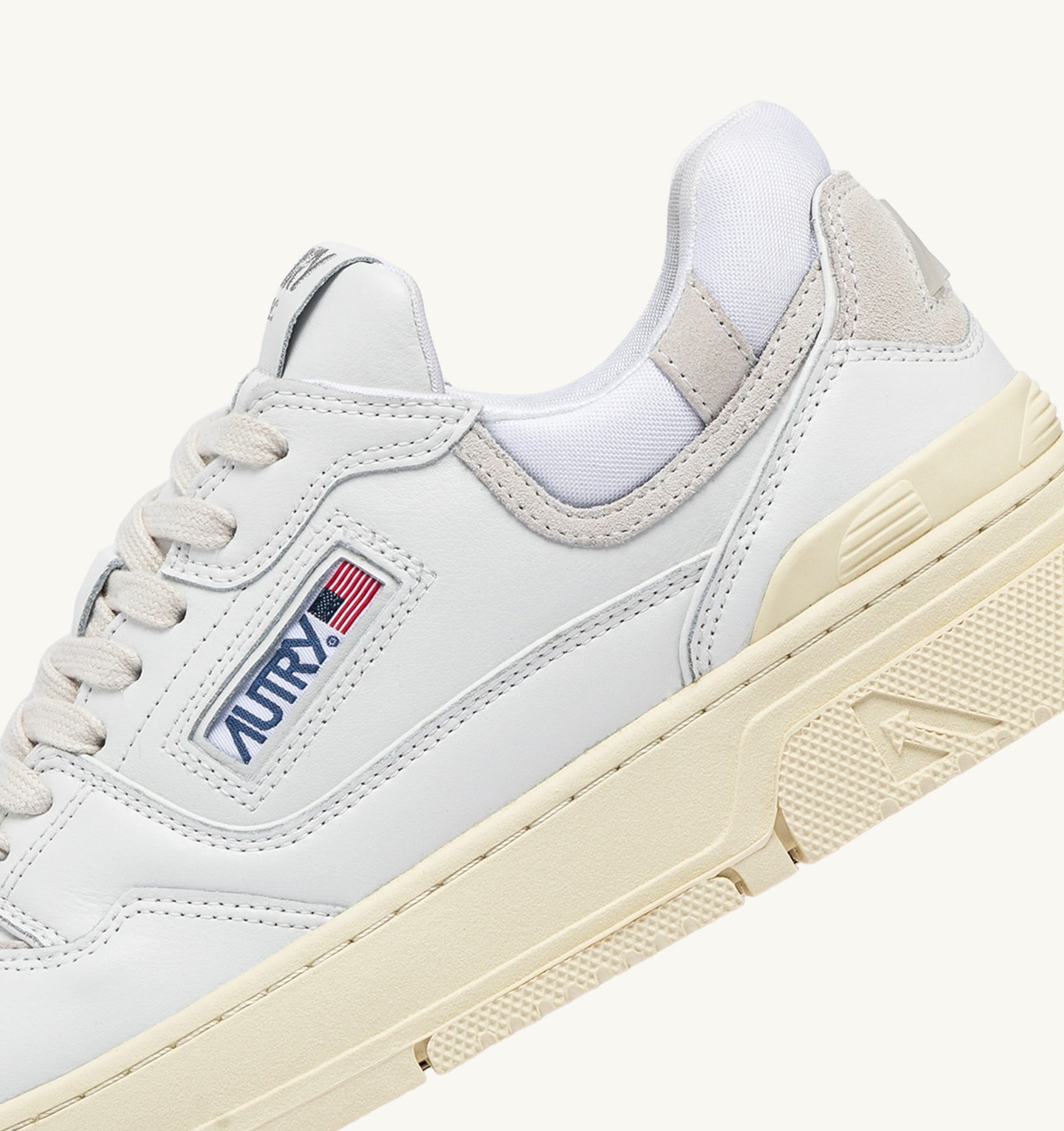 Autry Clc Low Sneakers In White Leather And Suede