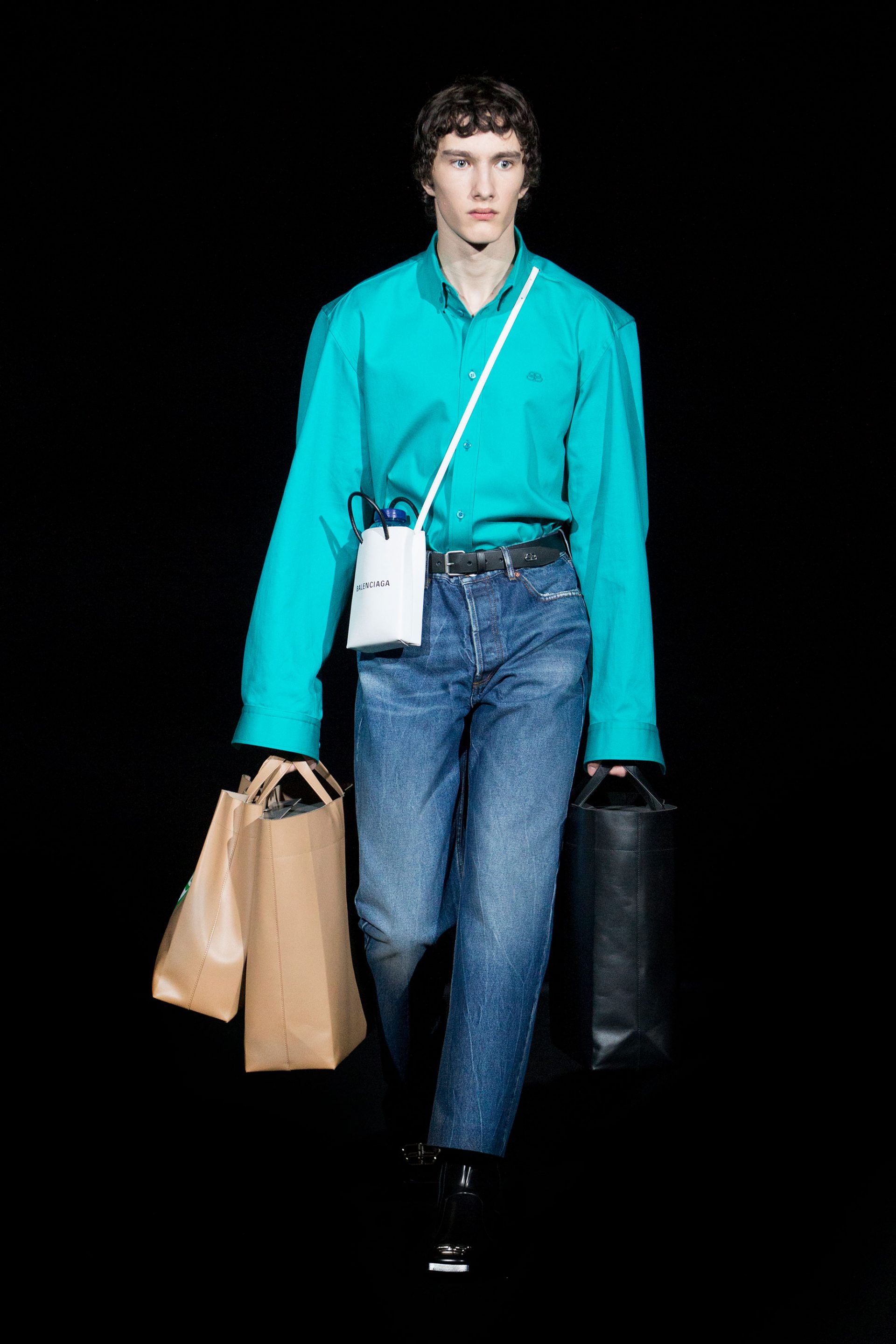 BALENCIAGA (バレンシアガ) から新作バッグ「PHONE HOLDER」が登場