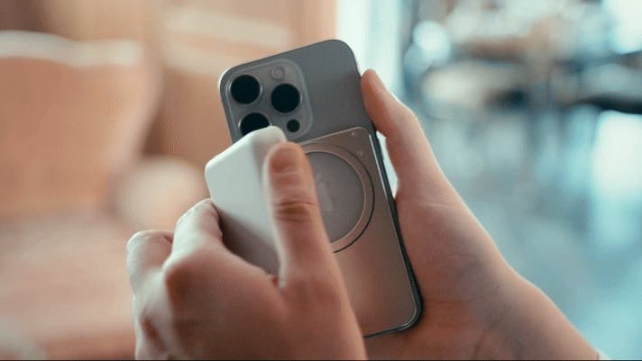 厚さ2.5mm】360°回転＆高さ調整自在！姿勢を変える超軽量スマホ