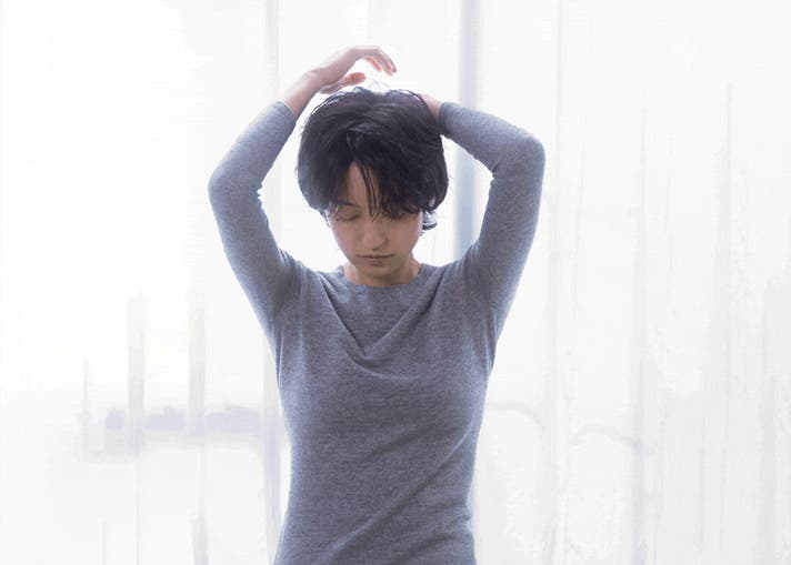 惜しまれつつ幕を閉じた幻のニットが復活。驚くほどに体に吸い付く着