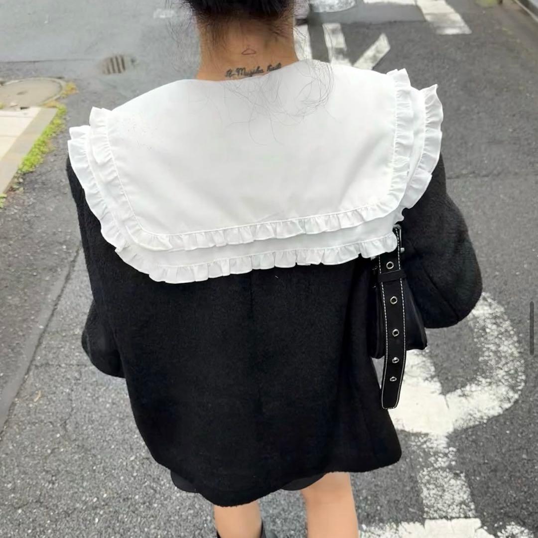 FEKETE フリルビッグカラーシャツブラウス - メルカリ