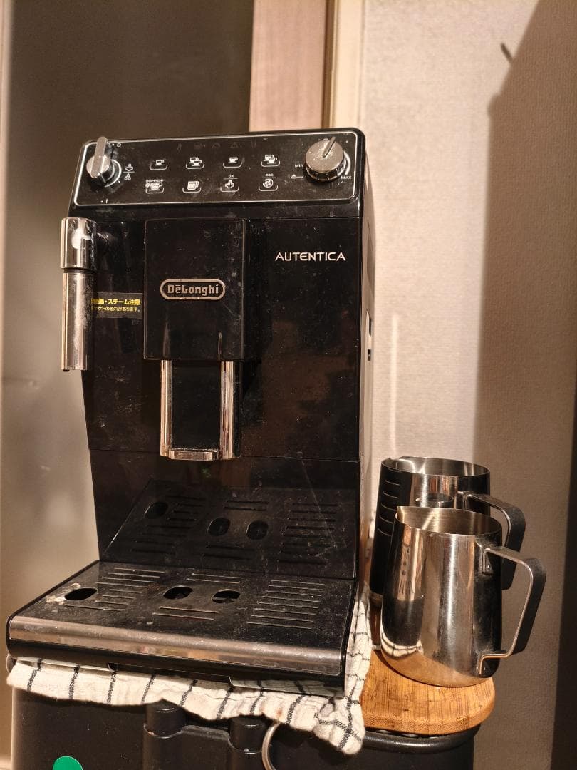 DeLonghi AUTENTICA エスプレッソマシン 本物”の名は伊達じゃない！ デロンギのコーヒーメーカー