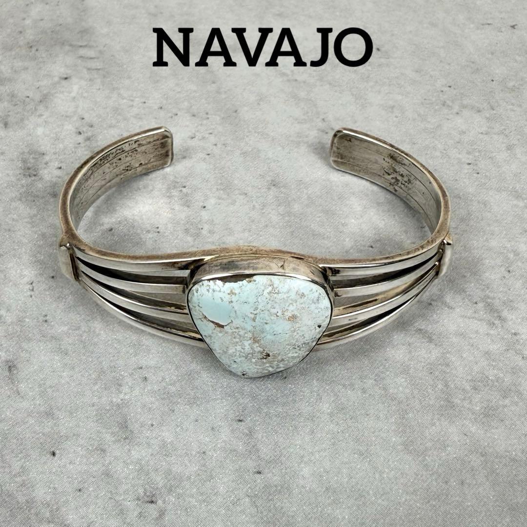 NAVAJO ＭＰ刻印　ナバホ カラーストーンシルバーバングル ホワイト 楽天市場】【中古】Navajo ナバホ族 バングル ホワイトバッファロー