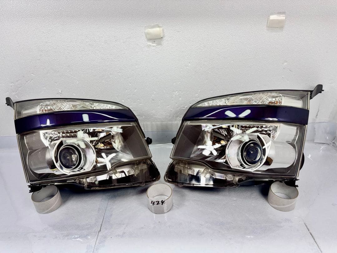 トヨタ ヴォクシー後期 ZRR70 ZRR75 HID ヘッドライト 左右 - メルカリ
